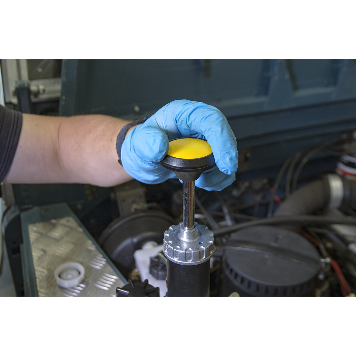 Brake & Clutch Bleeding System 2.5L VS820