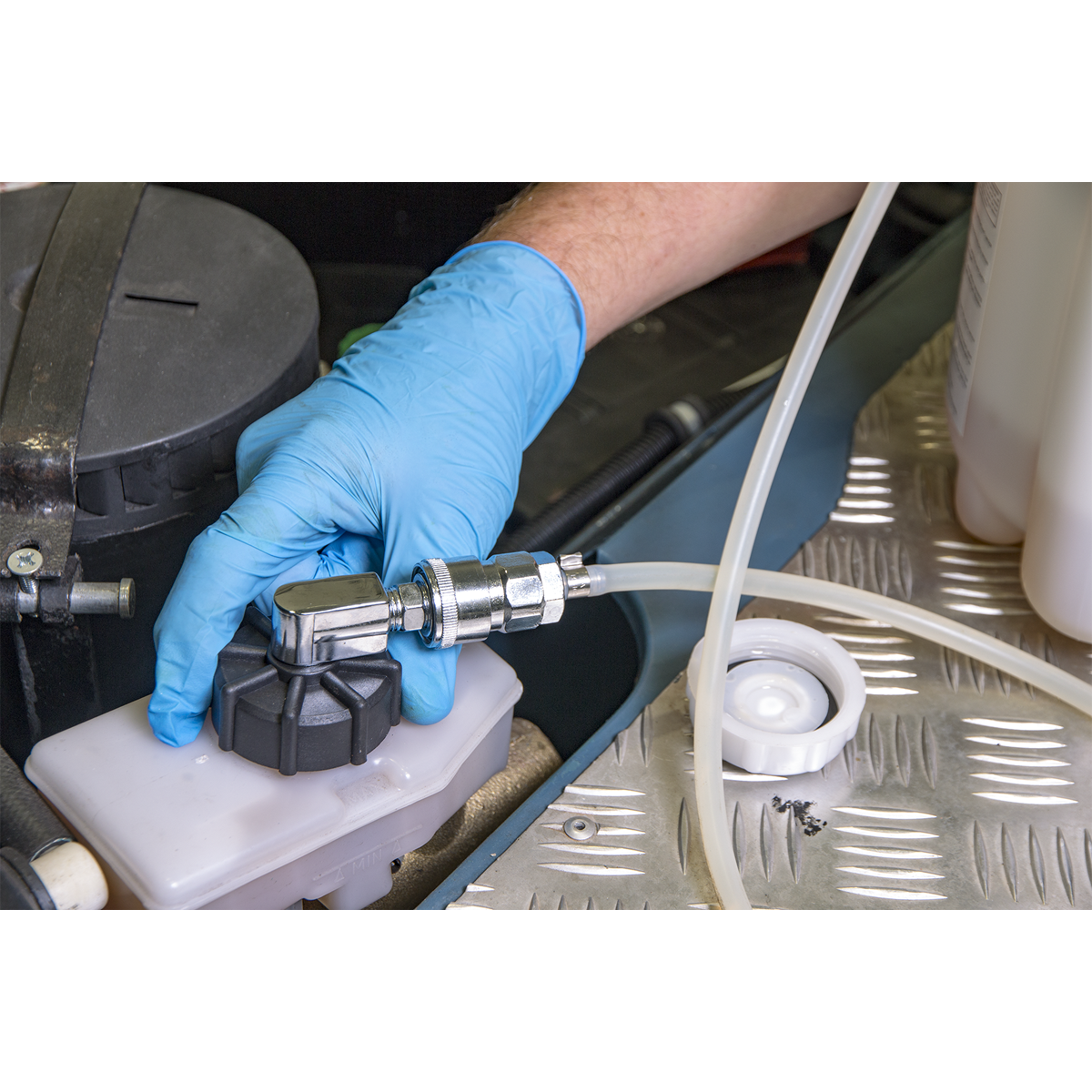 Brake & Clutch Bleeding System 2.5L VS820