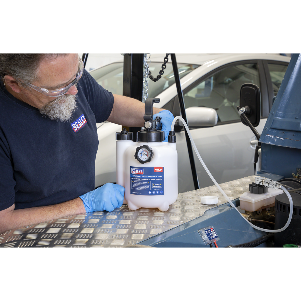 Pneumatic Brake & Clutch Bleeder 2.5L VS830
