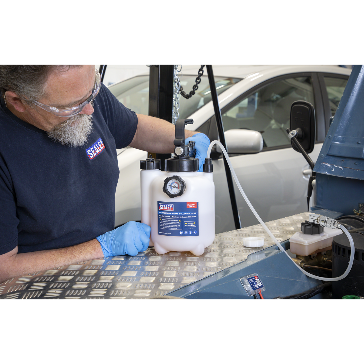 Pneumatic Brake & Clutch Bleeder 2.5L VS830