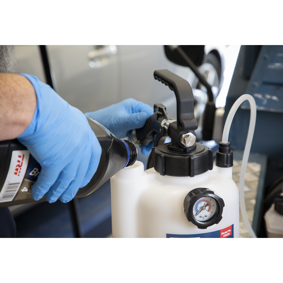 Pneumatic Brake & Clutch Bleeder 2.5L VS830