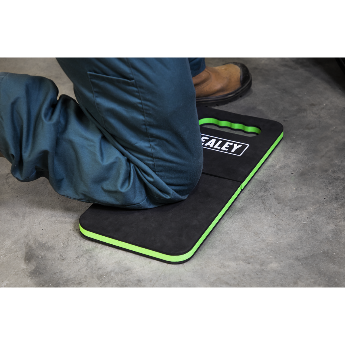 Folding Mechanic's Kneeling Mat 23mm VS8581