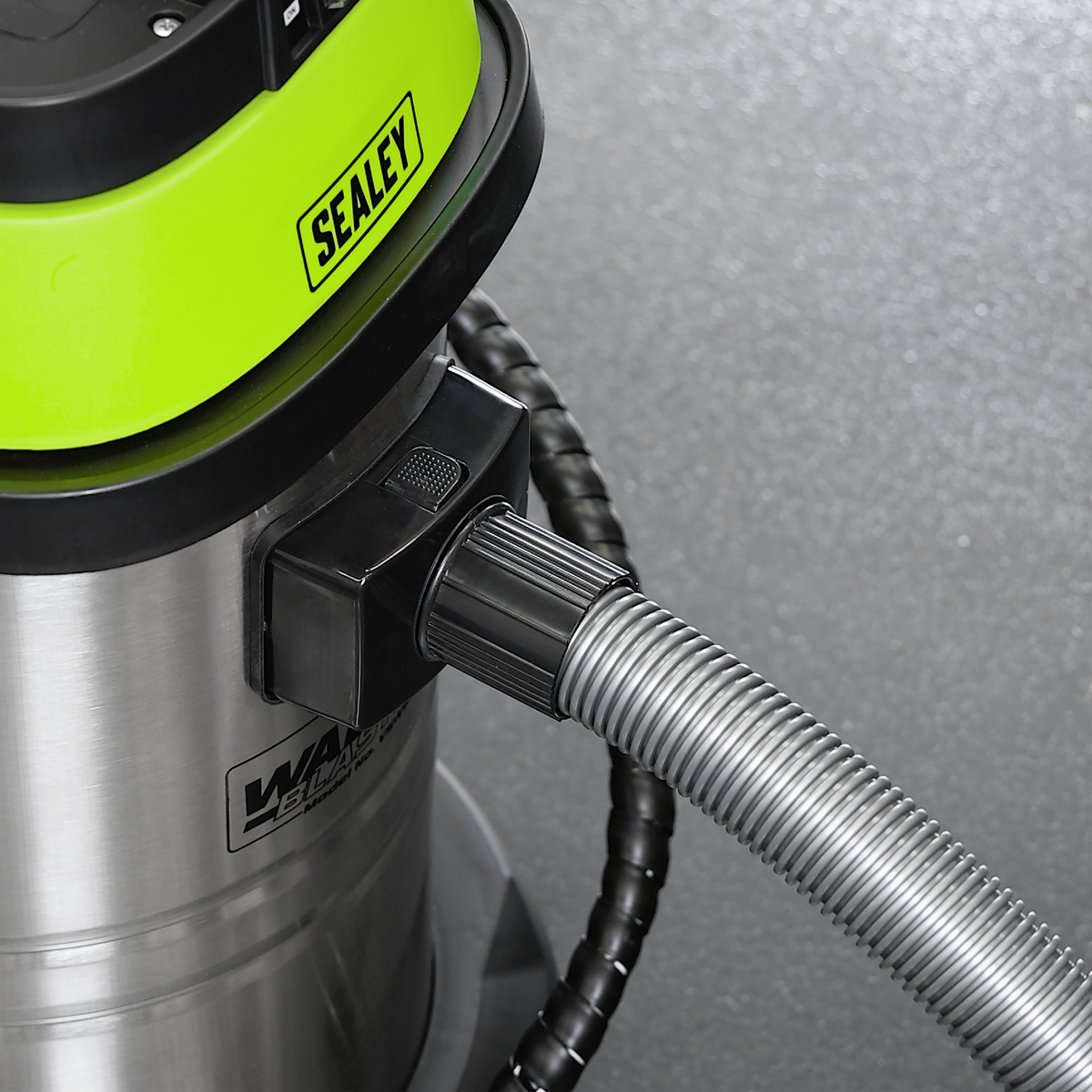 Walnut Blaster 30L Capacity VSWB30