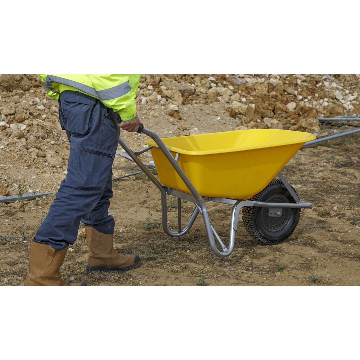 Heavy-Duty Wheelbarrow 100L WBR01
