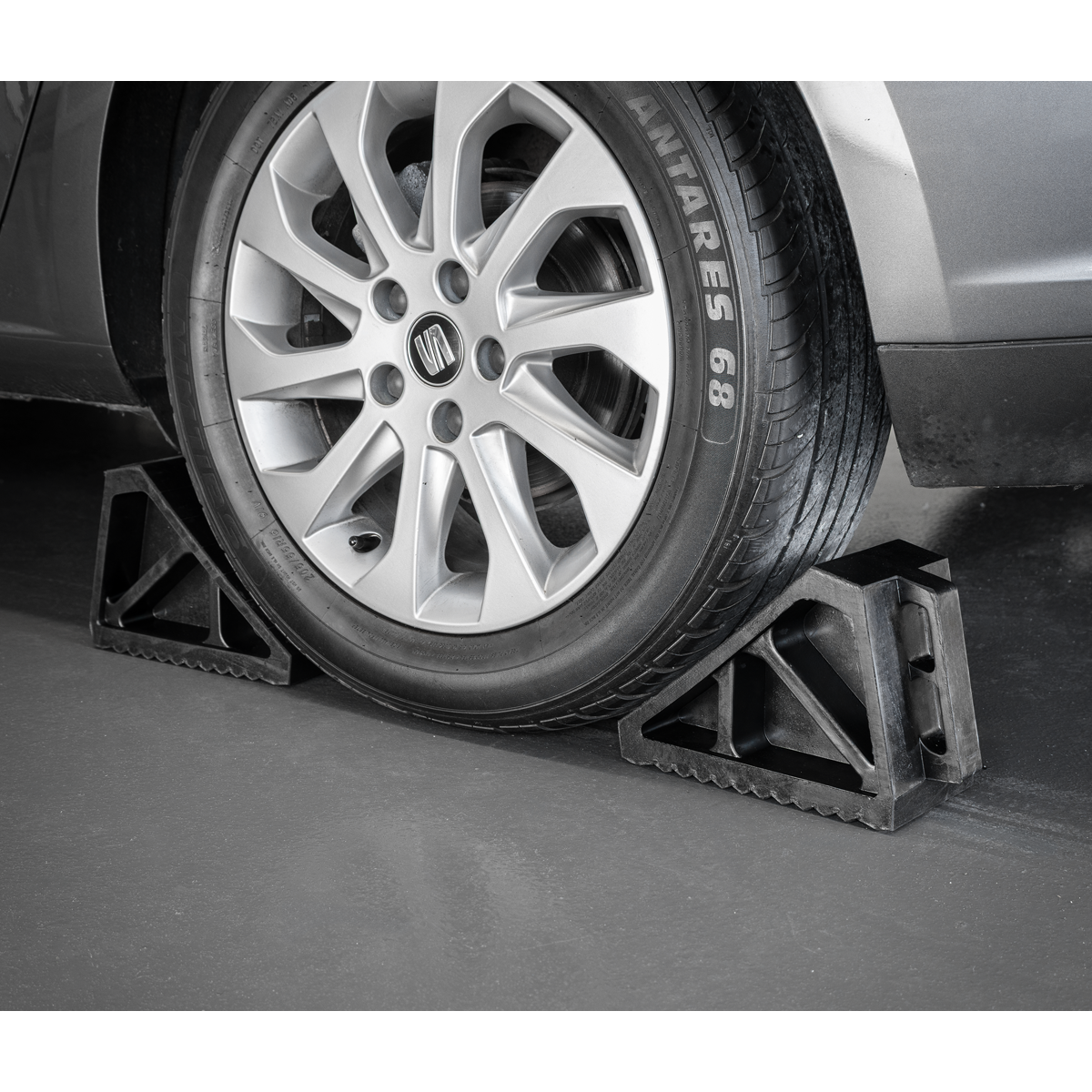 Rubber Wheel Chocks - Pair WC02