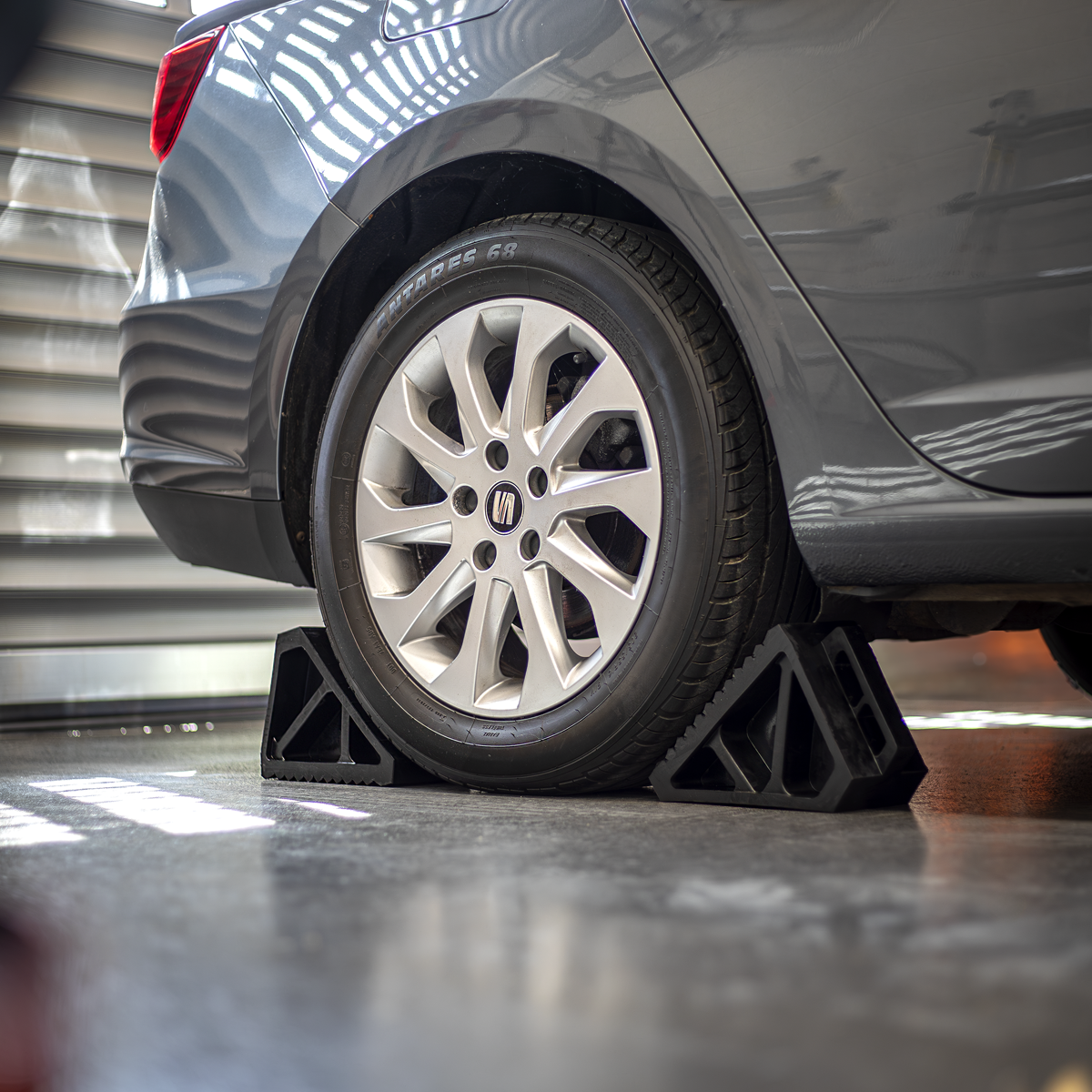 Rubber Wheel Chocks - Pair WC02