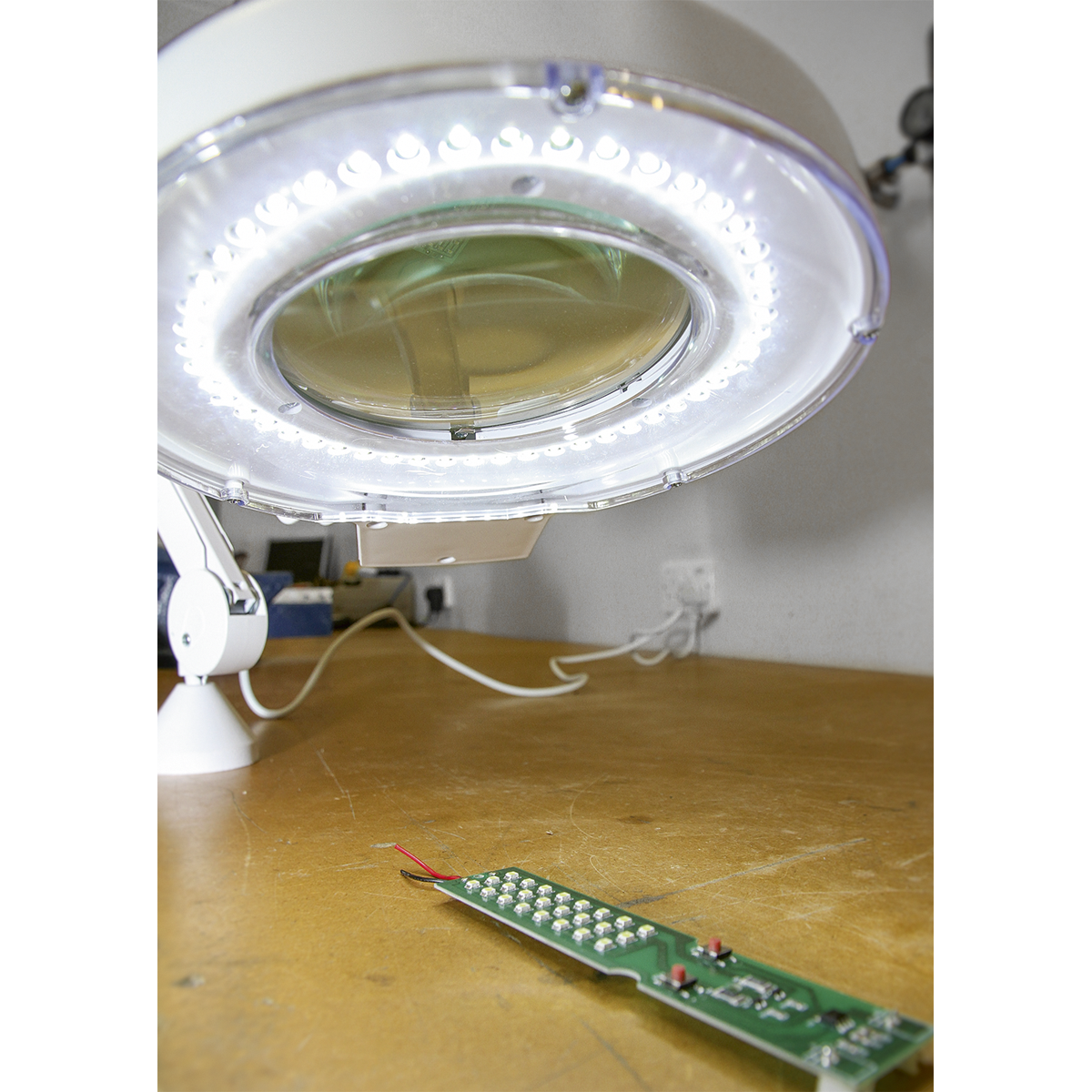 Bench Mounting Magnifying Worklight 48 SMD LED 230V WL483D