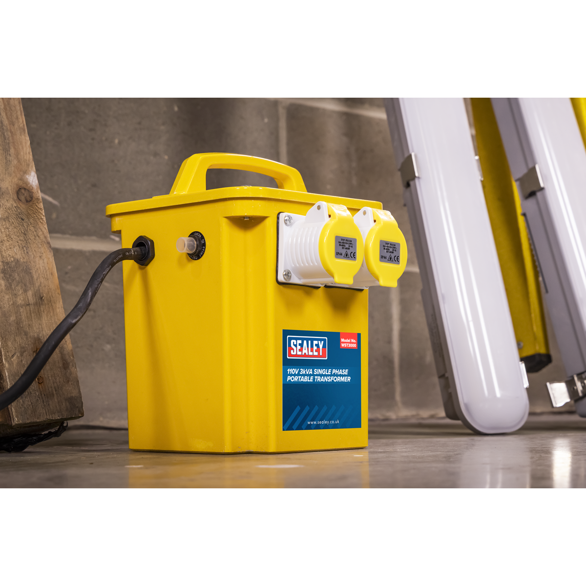 Portable Transformer 3000VA WST3000