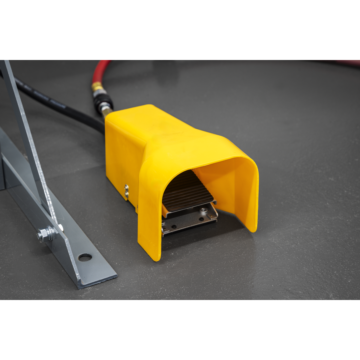 Heavy-Duty Air/Hydraulic Floor Type Press with Foot Pedal 30 Tonne YK309FAH