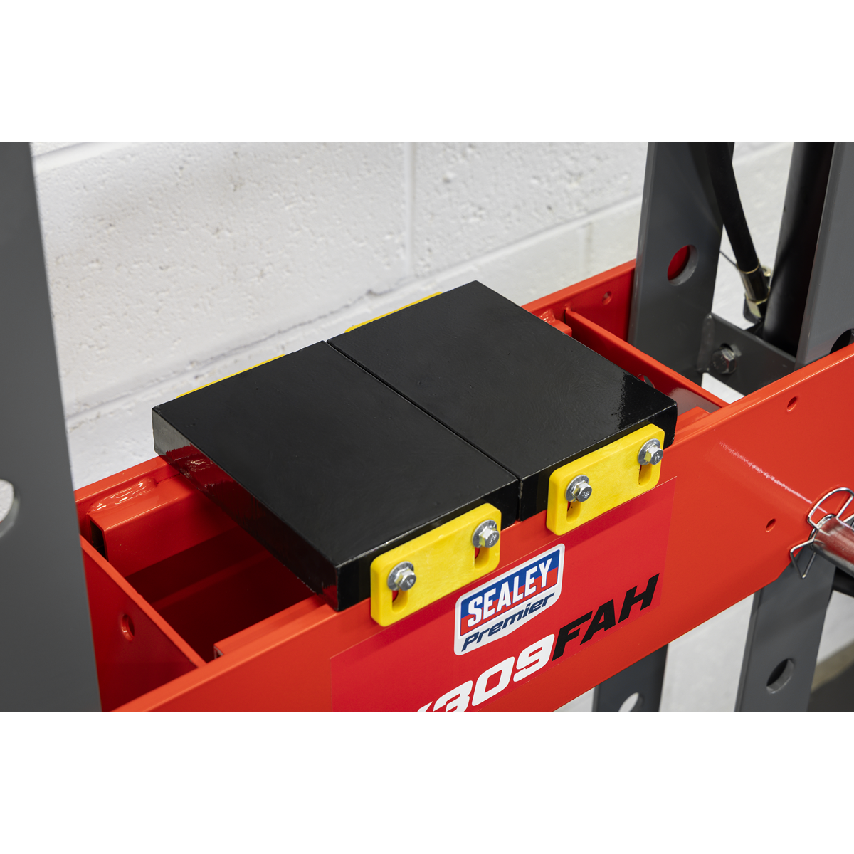 Heavy-Duty Air/Hydraulic Floor Type Press with Foot Pedal 30 Tonne YK309FAH