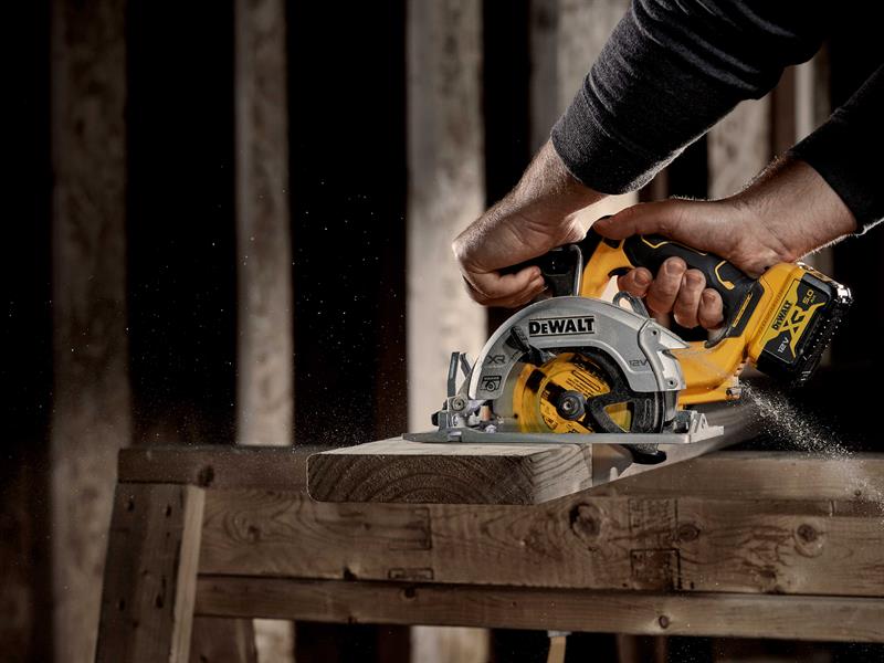 DCS512D2 Brushless XR Circular Saw 12V 2 x 5.0Ah Li-ion                         