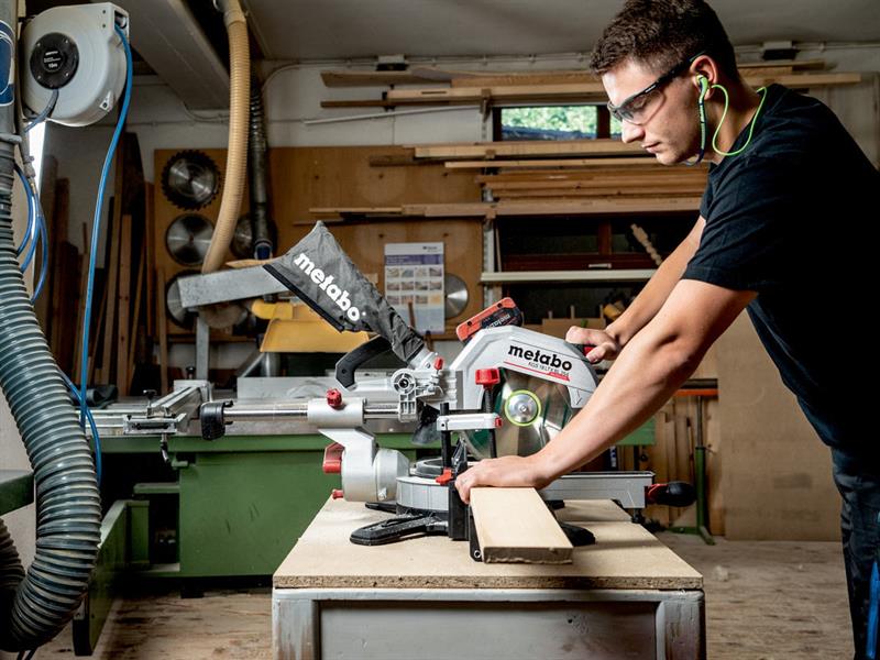 KGS 18 LTX BL 254 Brushless Mitre Saw 18V 1 x 4.0Ah Li-ion