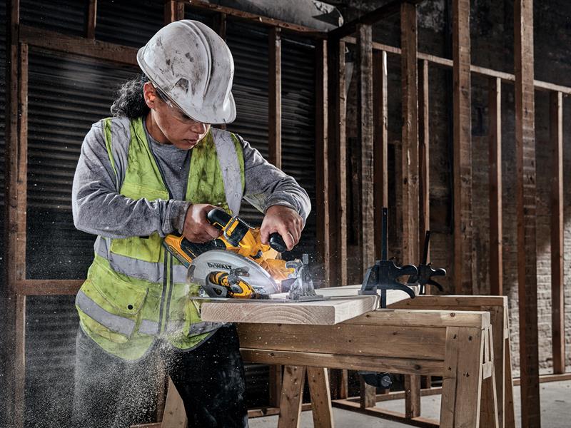 DCS573H2T XR Advantage Circular Saw 190mm 18V 2 x 5.0Ah POWERSTACK™ Li-ion      