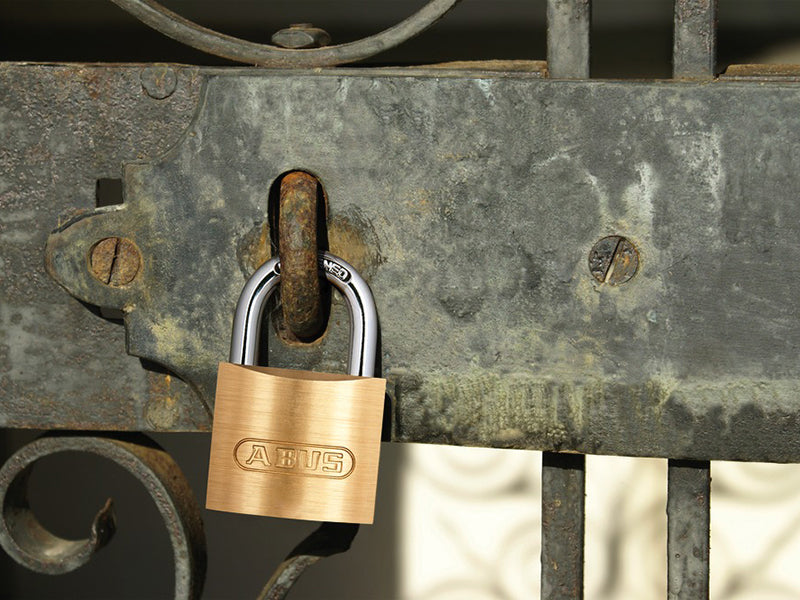 55/40mm Brass Padlock 63mm Long Shackle Keyed Alike 5402