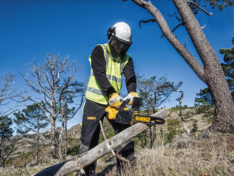 DCM565N XR Brushless Chainsaw 18V Bare Unit                                     