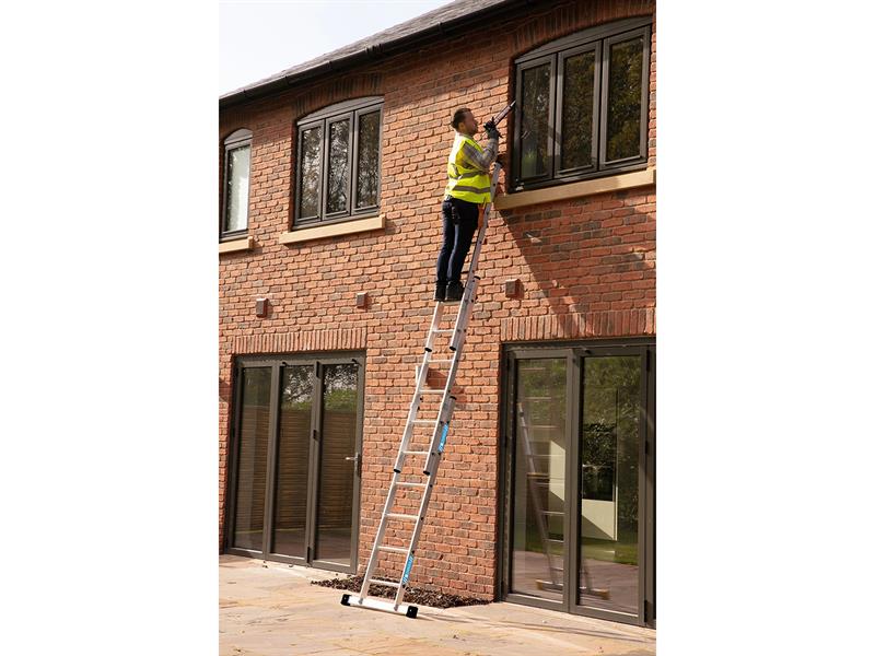Everest D-Rung Triple Extension Ladder