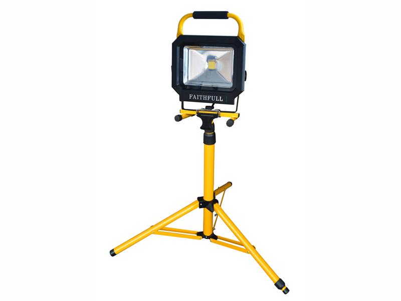 COB LED Single Pod Tripod Sitelight 30W 2100 Lumens 110V                        