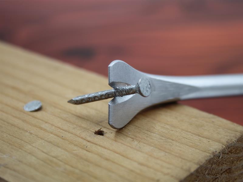 Tack Lifter                                                                     