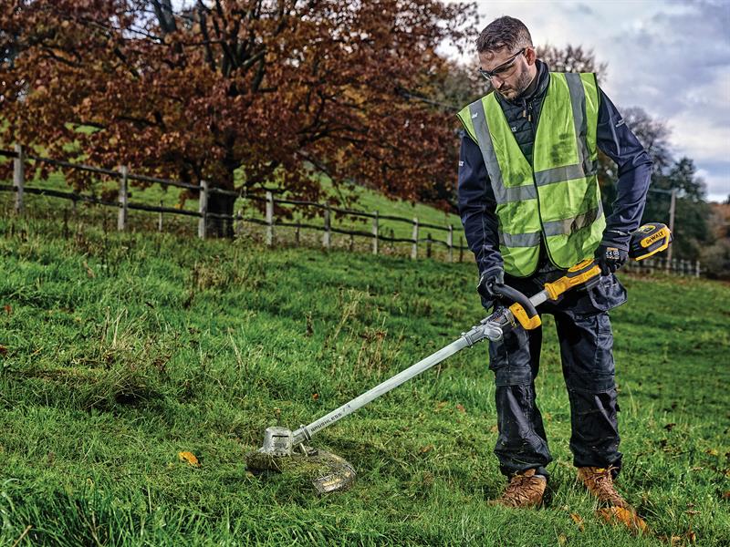 DCMST561P1 XR Brushless String Trimmer 18V 1 x 5.0Ah Li-ion                     