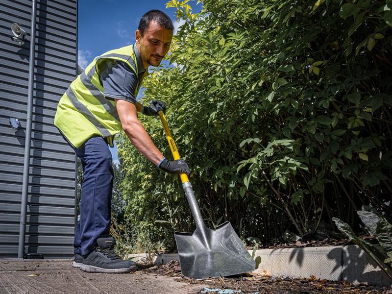 Long Handled Shovel - Square 1460mm (57.1/2in)