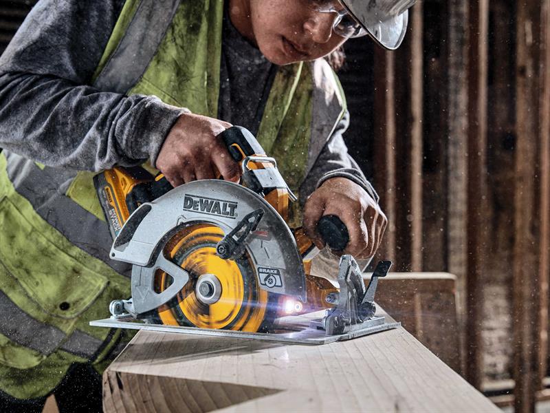 DCS573H2T XR Advantage Circular Saw 190mm 18V 2 x 5.0Ah POWERSTACK™ Li-ion      