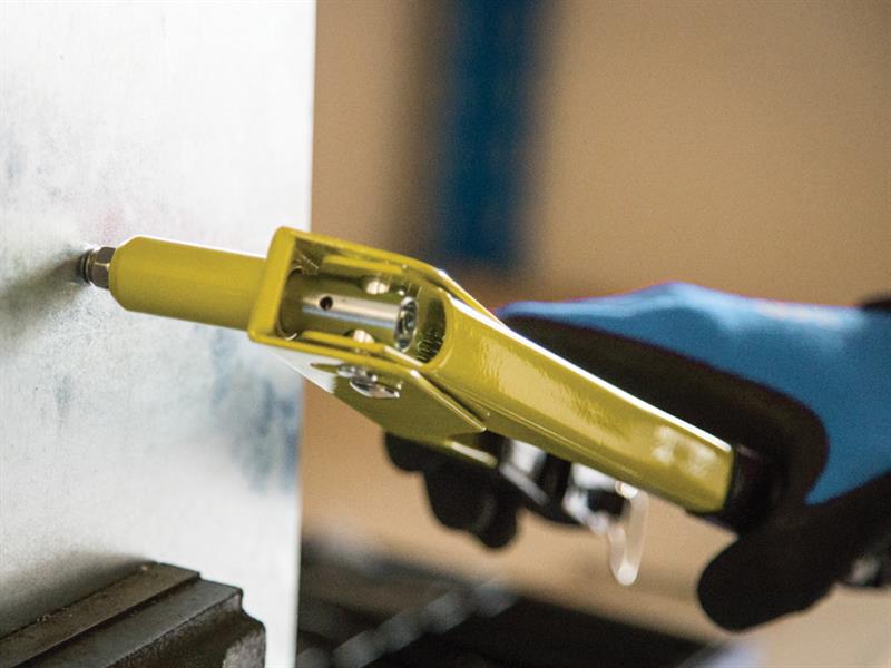 Hand Rivet Gun + 60 Rivets                                                      