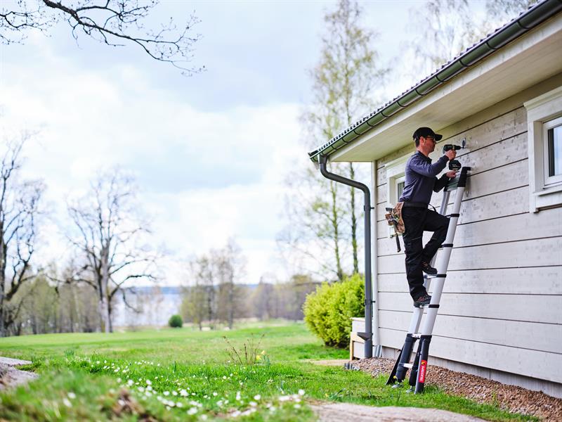 Prime Line Telescopic Ladder with Stabilisers 4.1m