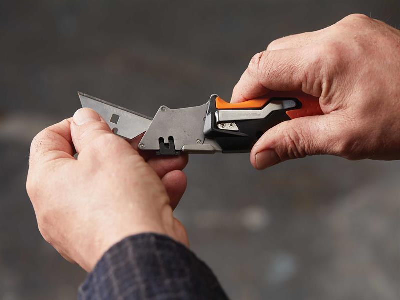 CarbonMax Folding Utility Knife                                                 