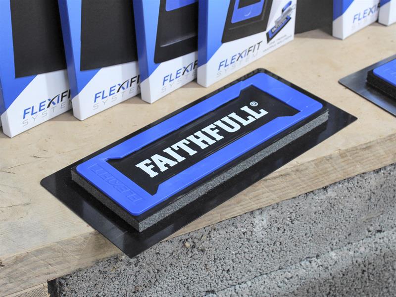 Flexifit Trowel with Foam 28in