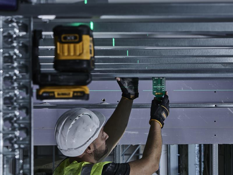 DCLE34021D1 XR Compact Cross Line Green Laser 18V 1 x 2.0Ah Li-ion              