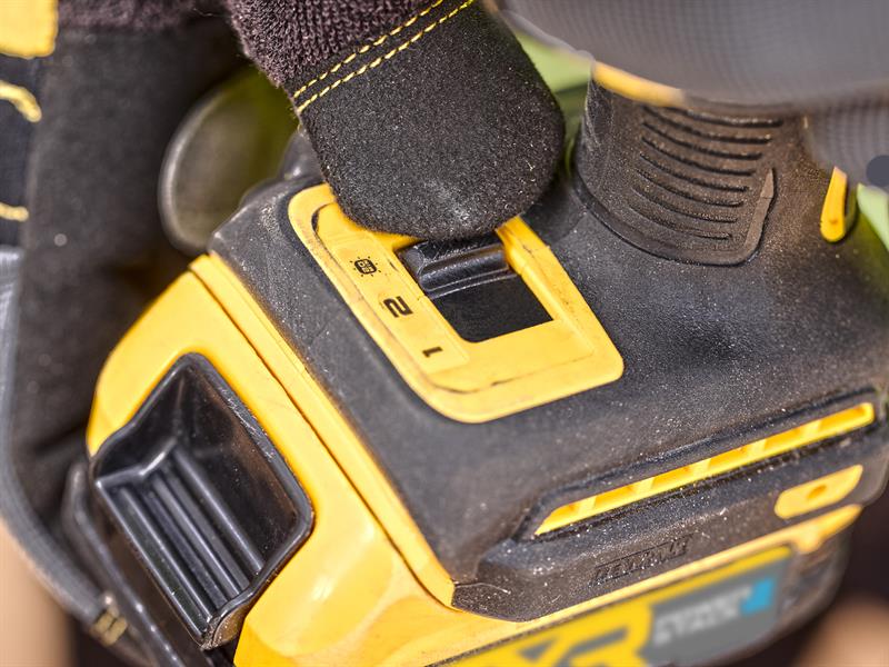 DCF870E2T Hyrdralic Impact Driver 18V 2 x 1.7Ah POWERSTACK™ Li-ion