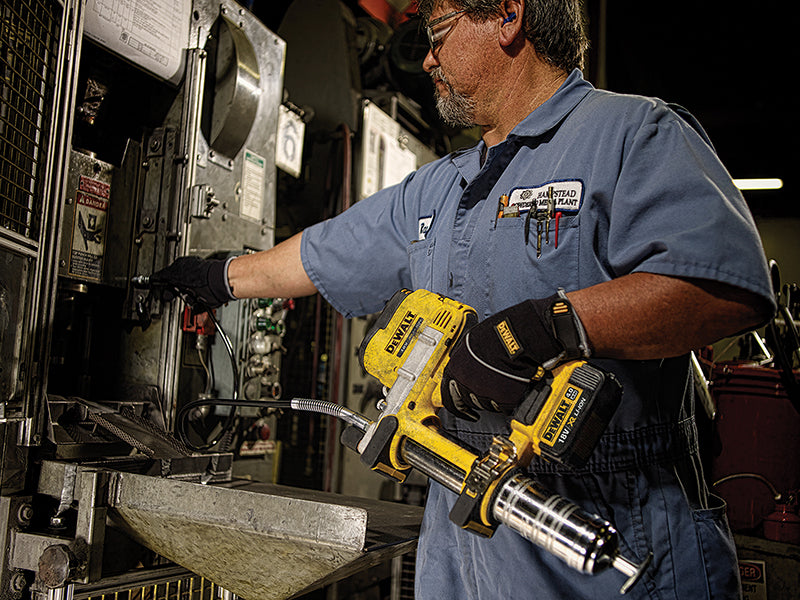 DCGG571M1 Cordless XR Grease Gun 18V 1 x 4.0Ah Li-ion                           