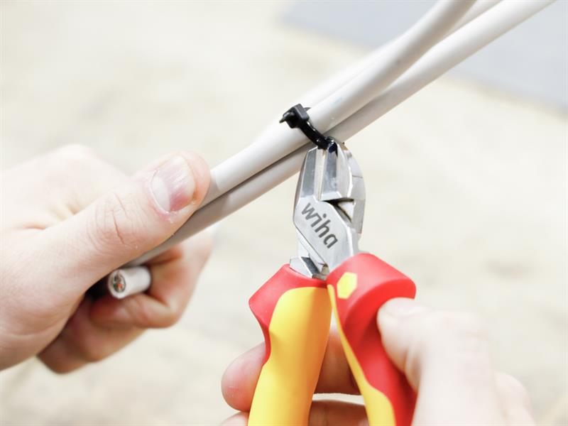 Professional electric Diagonal Cutters with DynamicJoint® 180mm