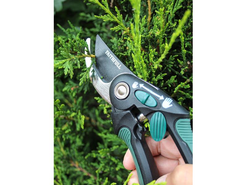 Countryman Bypass Secateurs 215mm                                               