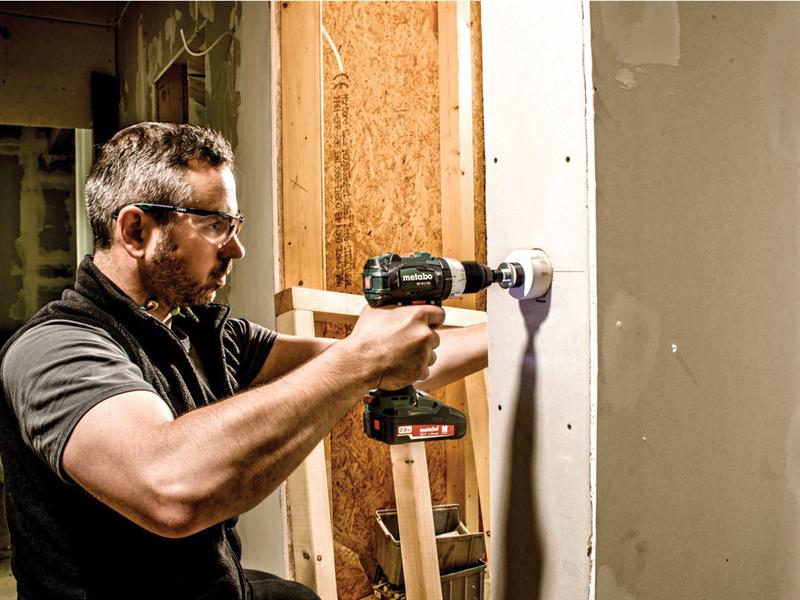 SB 18 LT BL Brushless Combi Drill 18V Bare Unit + metaBOX