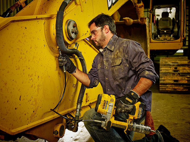 DCGG571M1 Cordless XR Grease Gun 18V 1 x 4.0Ah Li-ion                           