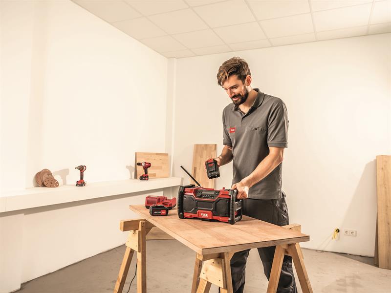 RD 10.8/18.0/230 Cordless Radio 240V & Li-ion Bare Unit                         