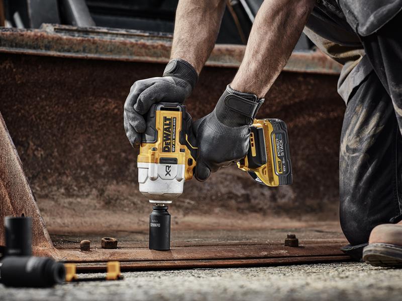 DCF961N High Torque 1/2in Impact Wrench 18V Bare Unit                           