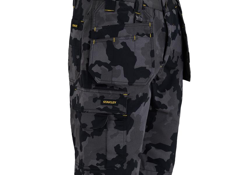 Hanley Holster Shorts Black Camouflage Waist 38in