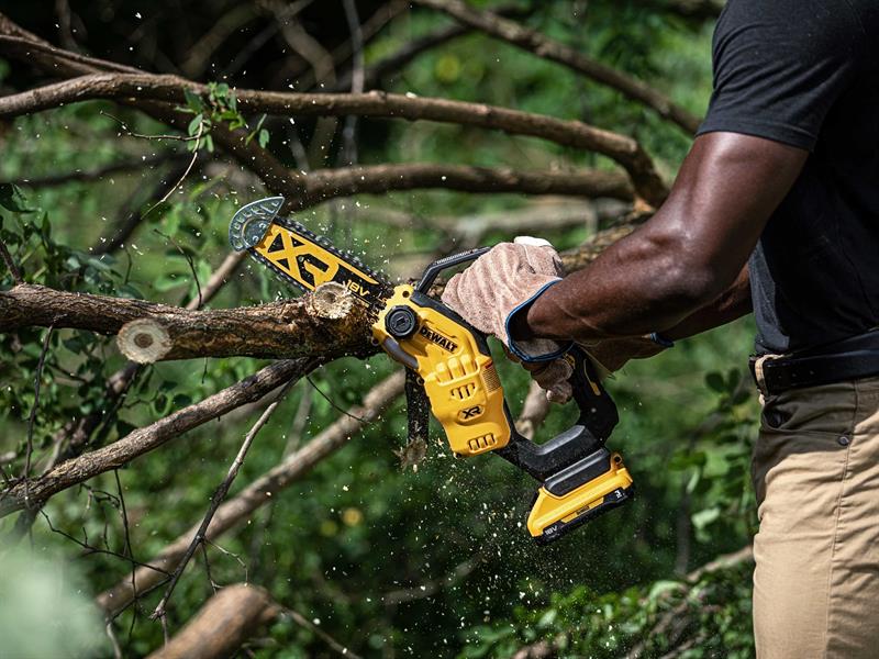 DCMPS520P1 XR Pruning Saw 18V 1 x 5.0Ah Li-ion                                  