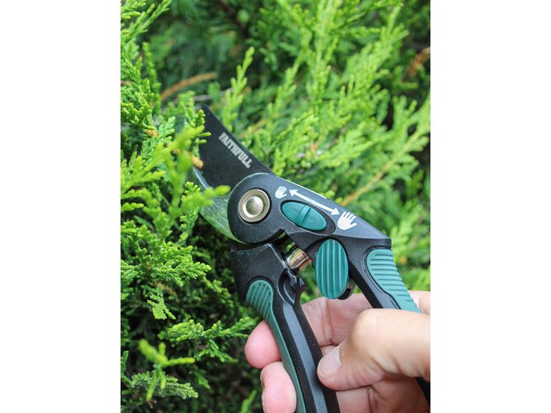 Countryman Bypass Secateurs 215mm                                               